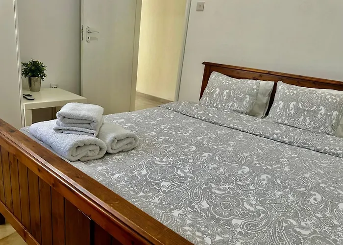 Апартаменти Tsimintia 25 *