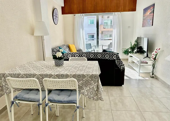 Apartament Tsimintia 25 *